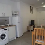 Apartamento A 5 Min Caminando De La Estacion De Bus Y Tren Maria Zambrano